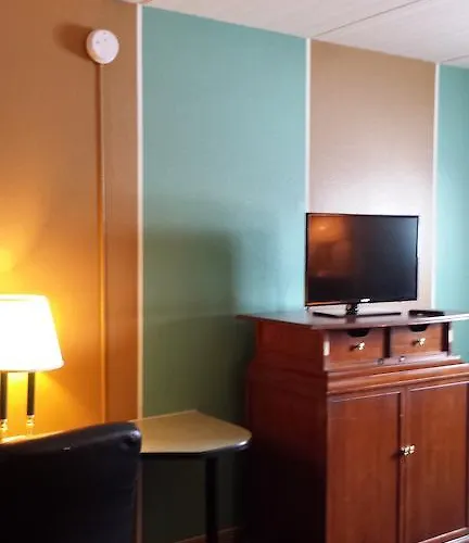 Manor Motel 3*